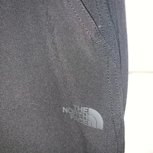 The North Face Zip-off Roll Capris to pants 10 - Picture 3 of 9